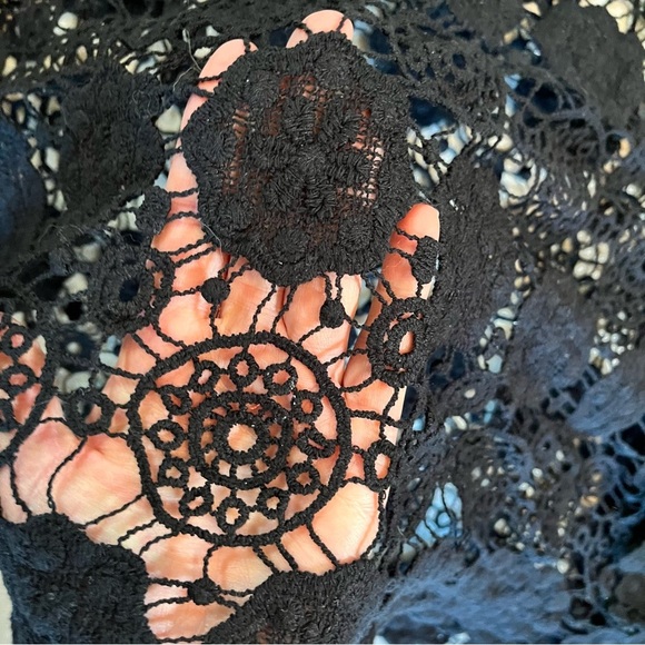 Acemi Black Crochet Lace Top. Long sleeve. Large. Vintage look. - Picture 5 of 5
